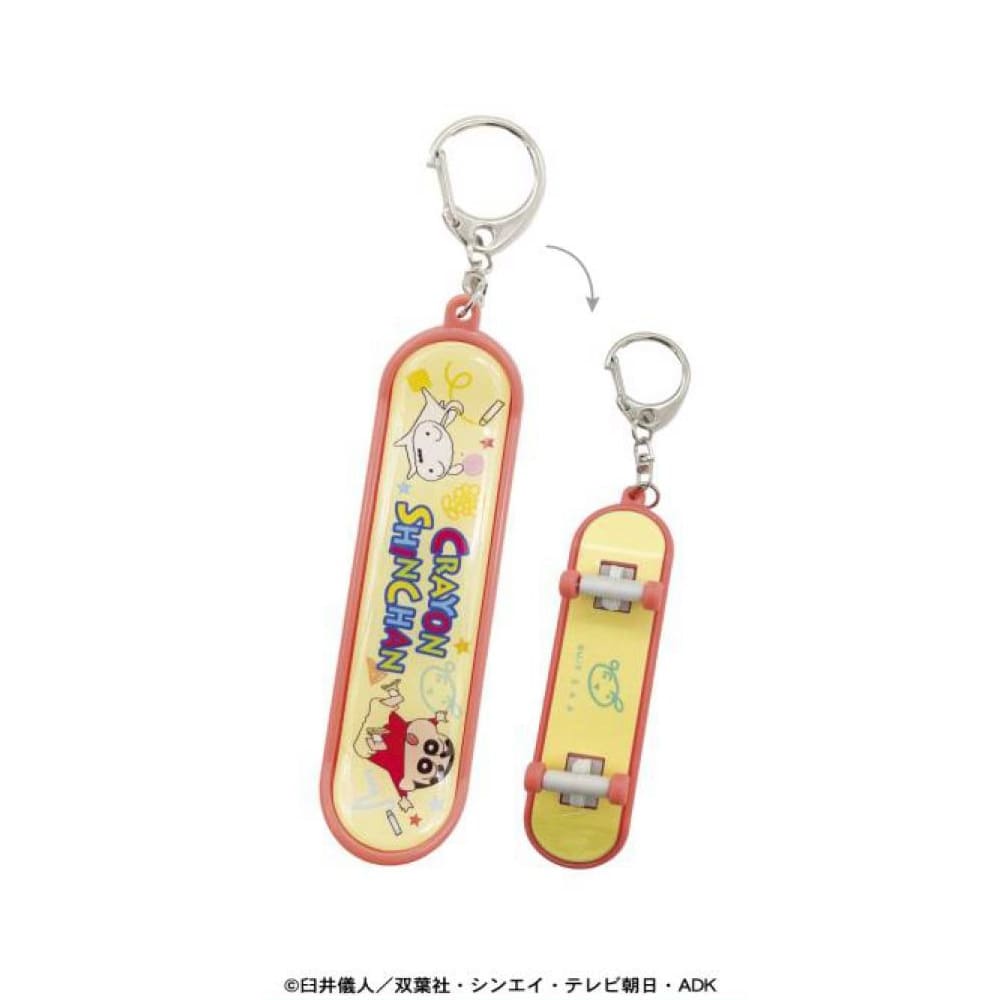 クレヨンしんちゃん　スケボーキーホルダー（クレヨン）