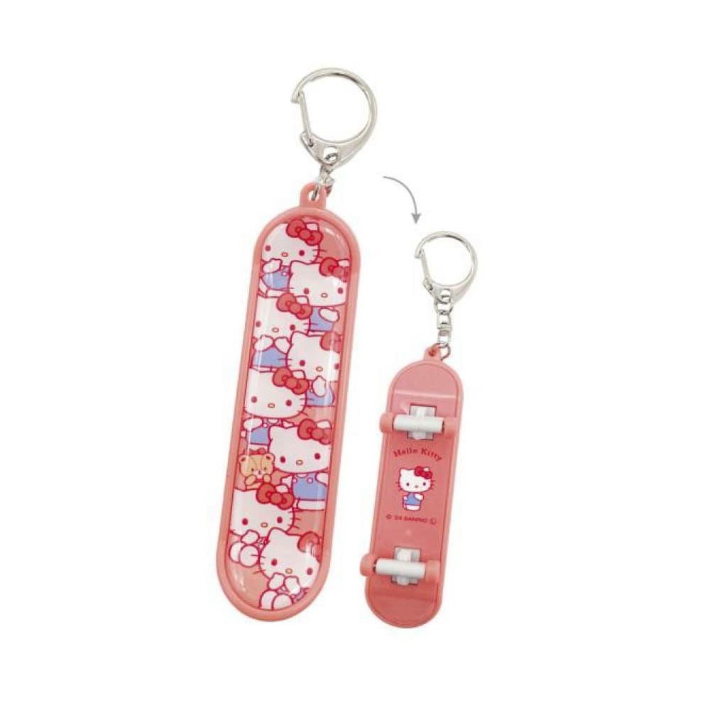 サンリオキャラクターズ　スケボーキーホルダー（キティ）
